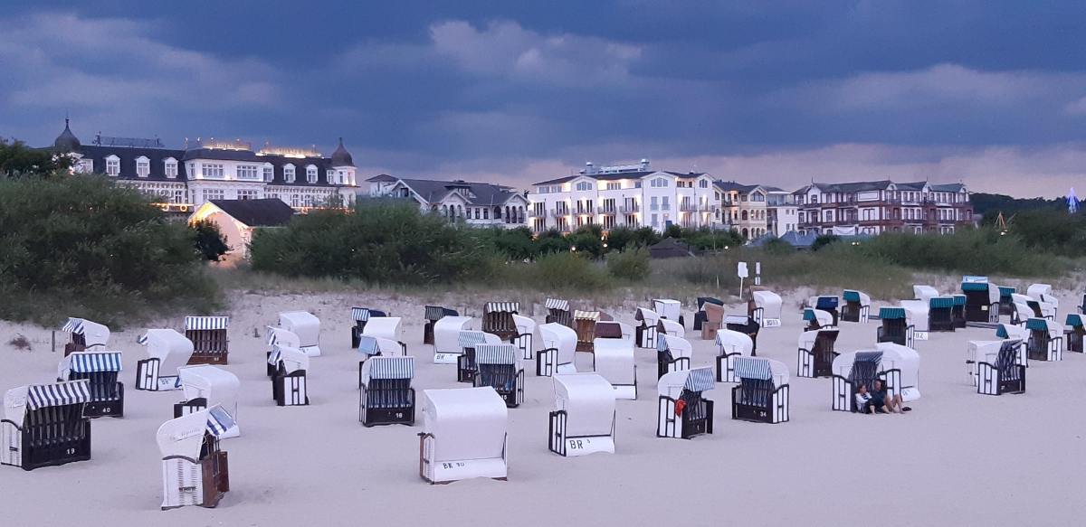 Strandk&ouml;rbe am Abend in Heringsdorf